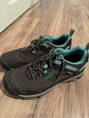 Keen Women’s Black with Teal Accent Athletic Trail Shoes Waterproof